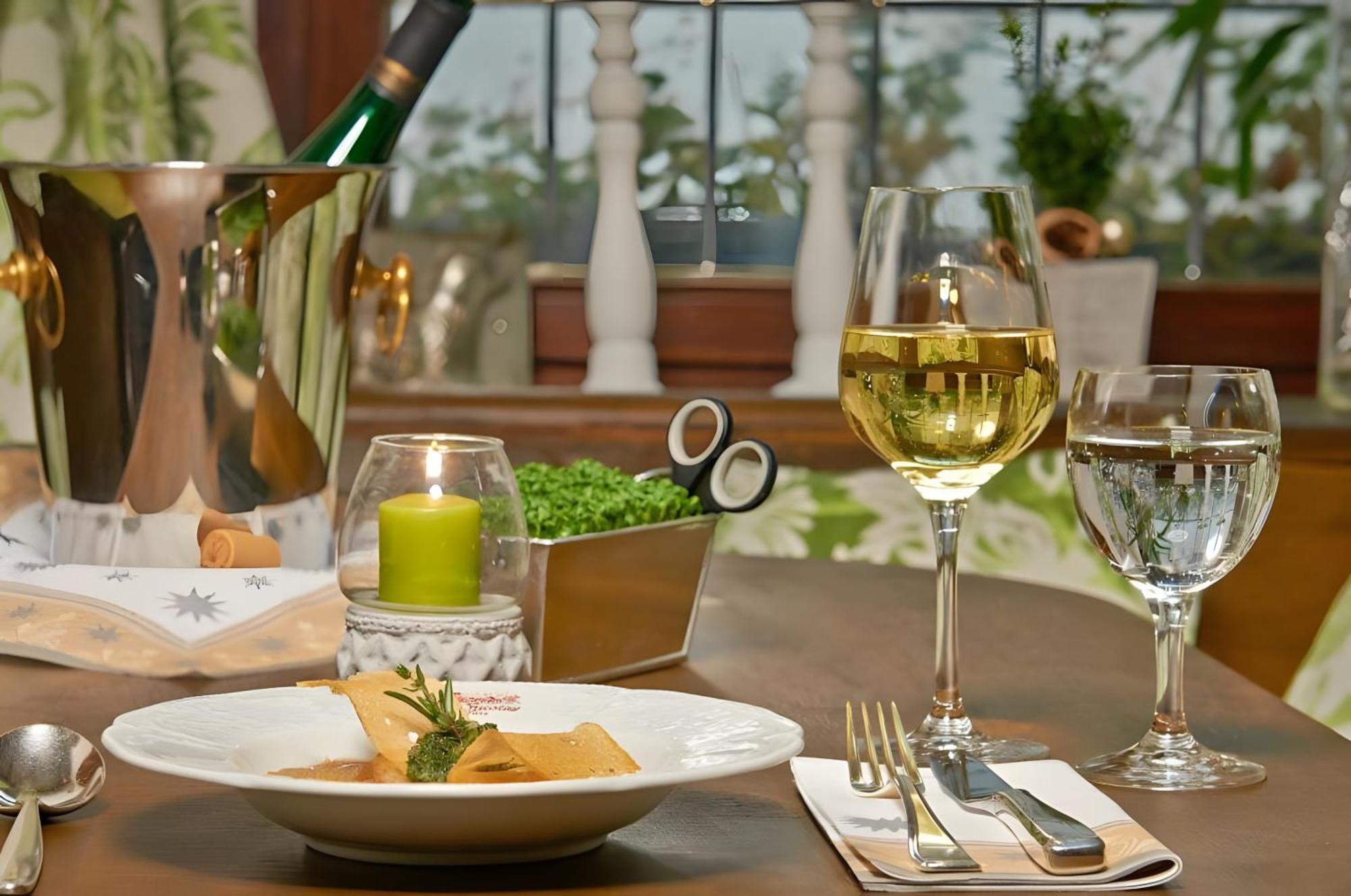Vegan Hotel Und Restaurants Nicolay 1881 Zeltingen-Rachtig Exteriör bild